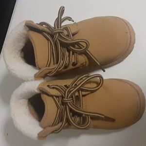Toddlers size 6 boots